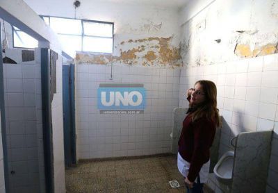 El estado edilicio de la escuela N� 3 Bernardino Rivadavia es deplorable