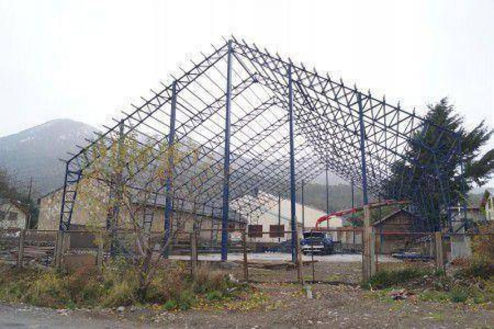 Aseguran que la obra del SUM de la Escuela 186 alcanza el 90% de avance