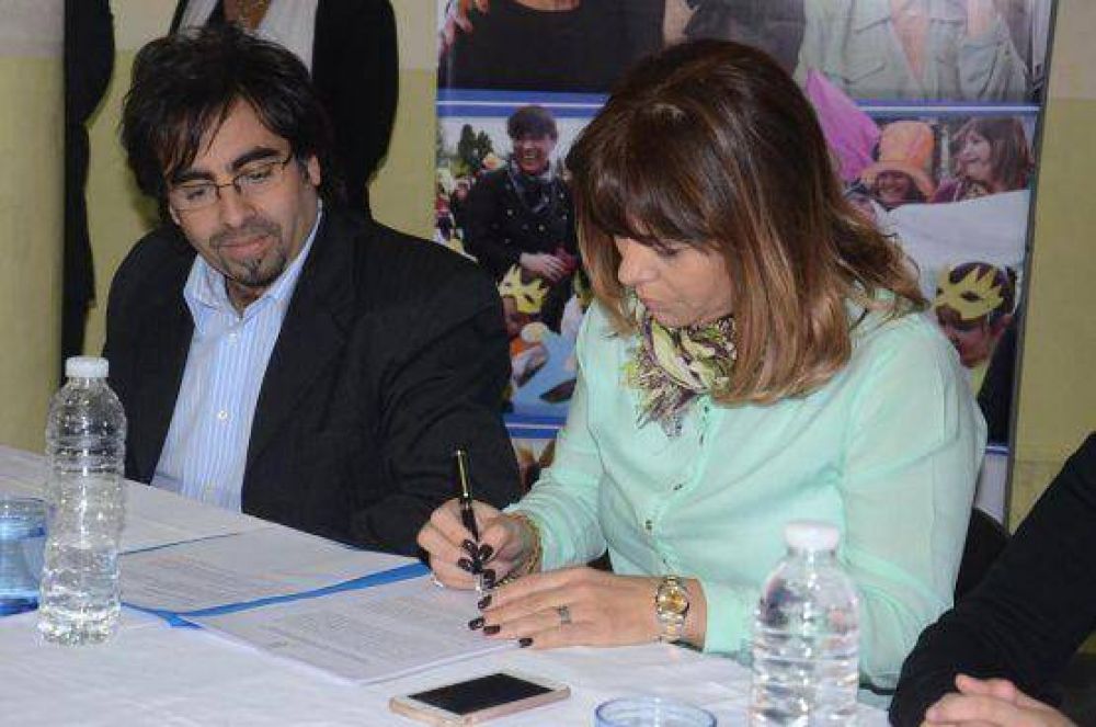 Firma de convenio entre MDS y Salud para proyecto de atenci�n temprana al desarrollo infantil