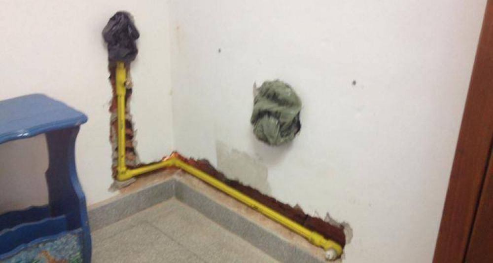 Jard�n 908: Tras el paso del #LiliM�vil se comprometieron a instalar garrafones
