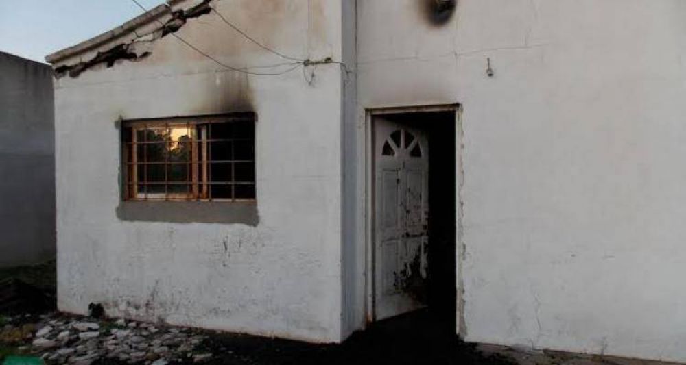 Vivienda totalmente destruida despu�s de un incendio