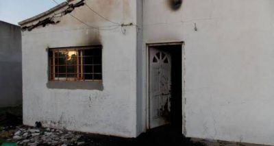 Vivienda totalmente destruida despu�s de un incendio