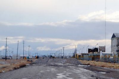 Ponen en marcha obra millonaria de l�neas de media tensi�n en Pico Truncado