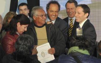 Scioli inaugur� Juzgado de Garant�as y entreg� 800 escrituras