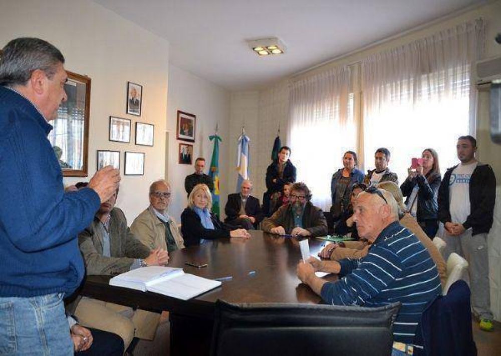 Firman un acuerdo para construir 224 casas