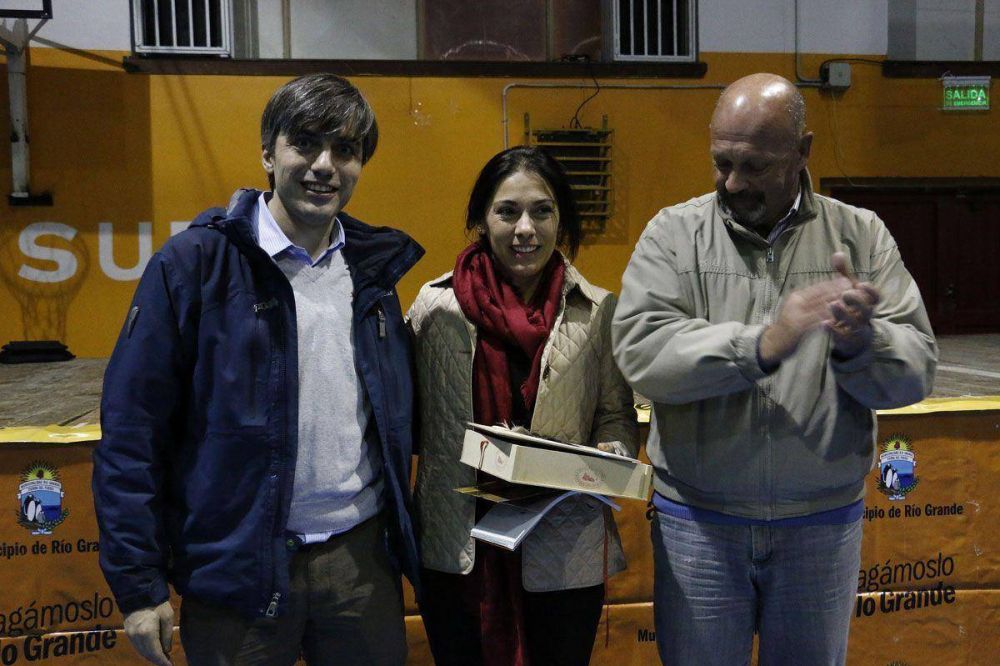 Regularizaci�n en el barrio La Esperanza