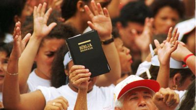 Evang�licos, contra una reforma que deja sin pensi�n a sus pastores