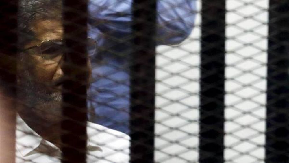 Confirman la pena de muerte para el derrocado presidente egipcio Mursi