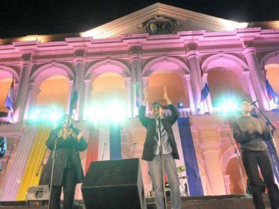 Artistas locales se destacan en homenaje al papa Francisco