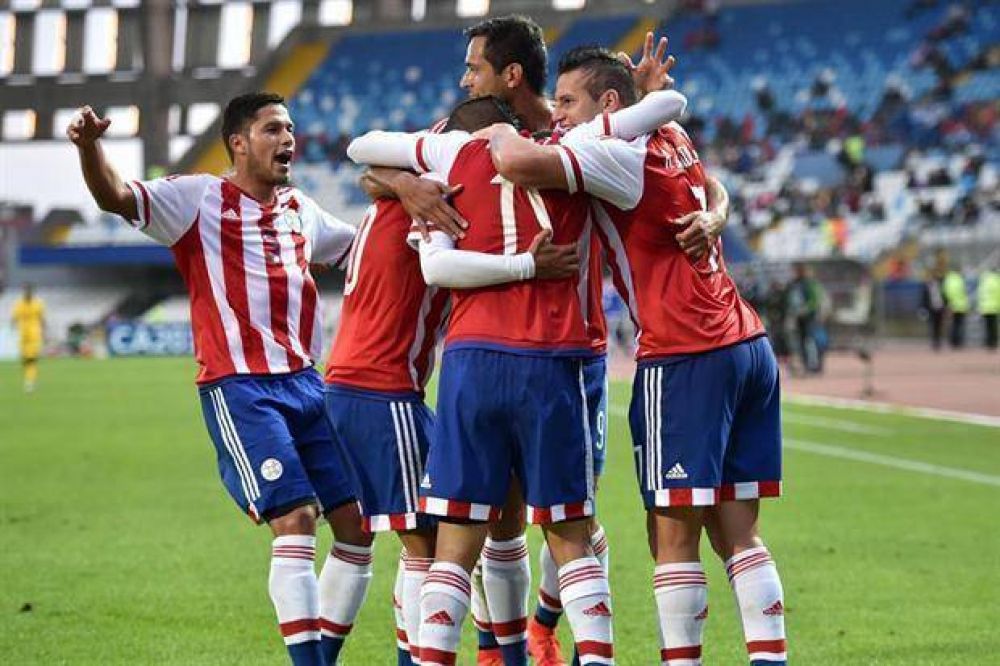 El Paraguay de Ram�n D�az gan� gracias a un blooper y se acerca a los cuartos de final