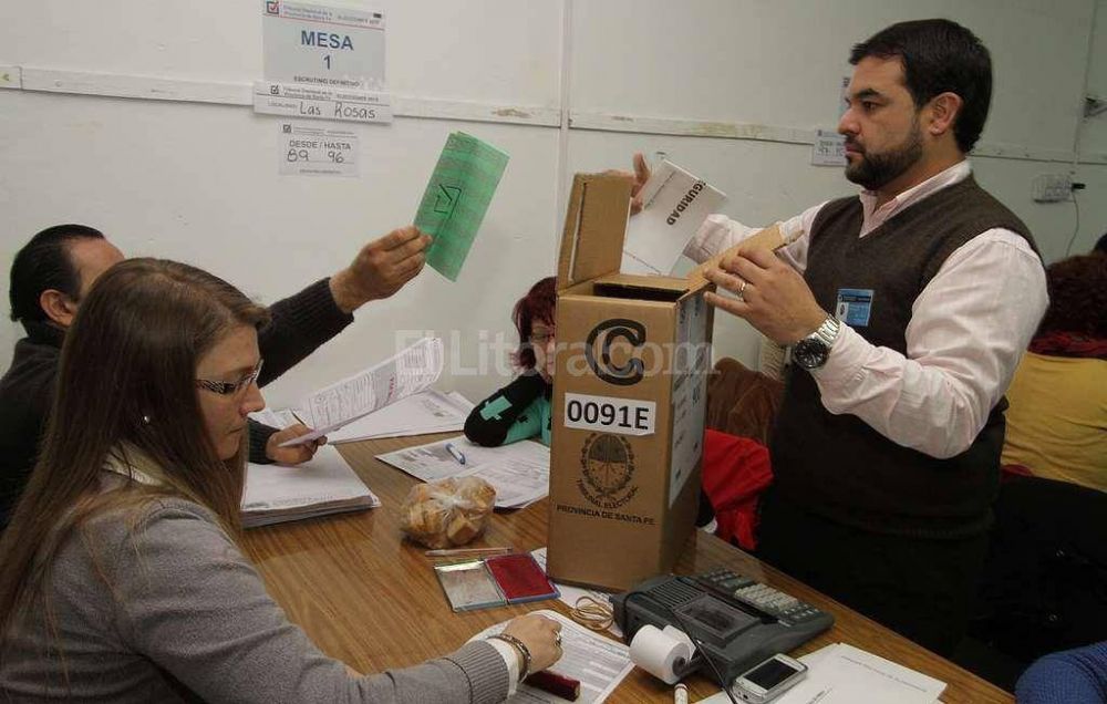 Ya se escrutaron 1.500 urnas y se abrieron unas 45