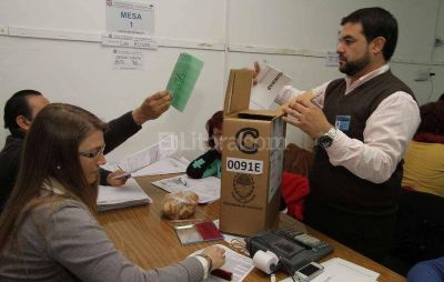 Ya se escrutaron 1.500 urnas y se abrieron unas 45