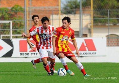 Atl�tico Paran� cay� 3 a 1 en Corrientes