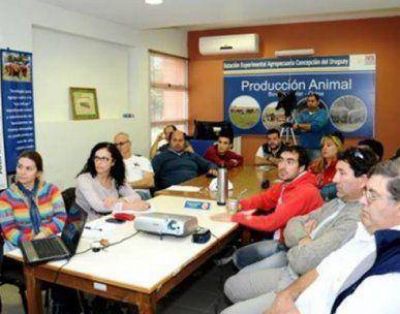 Productores av�colas de Buenos Aires en el INTA