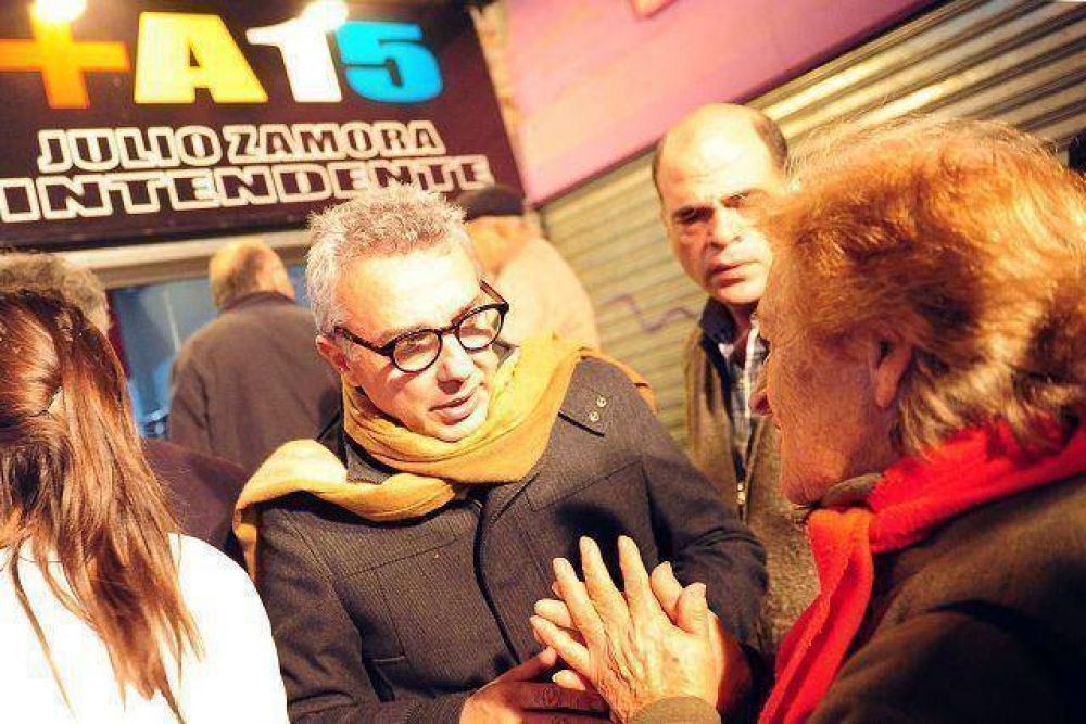 Julio Zamora camin� Pacheco e inaugur� un local del FR