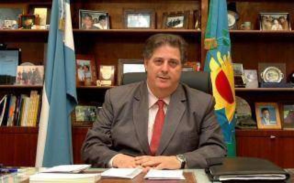 El Ministro Collia inaugura equipos en el Hospital de Baradero
