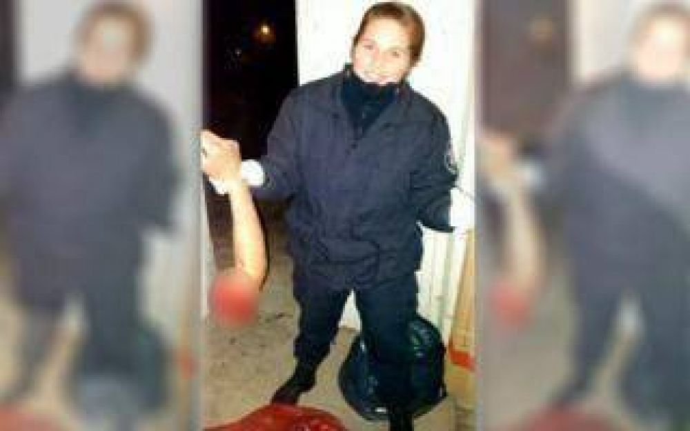Carmen de Areco: Joven polic�a se sac� una foto con un brazo de un accidentado y la subi� a Facebook