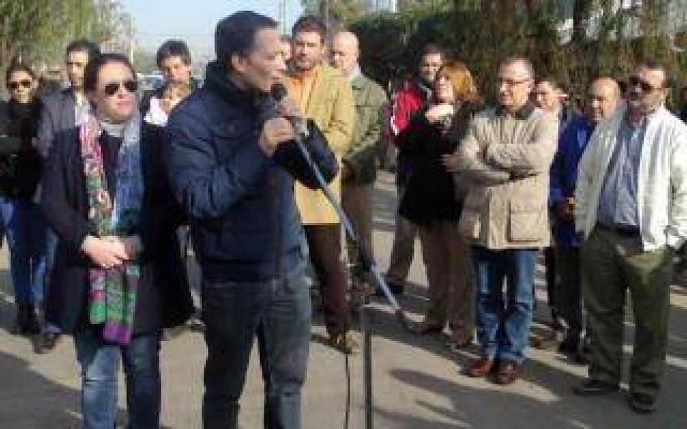 Esteban Echeverr�a: Inauguraron obras de urbanizaci�n