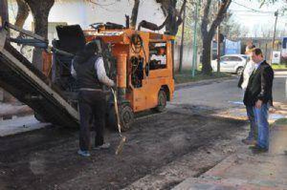 El municipio avanza con la reconstrucci�n de la carpeta asf�ltica