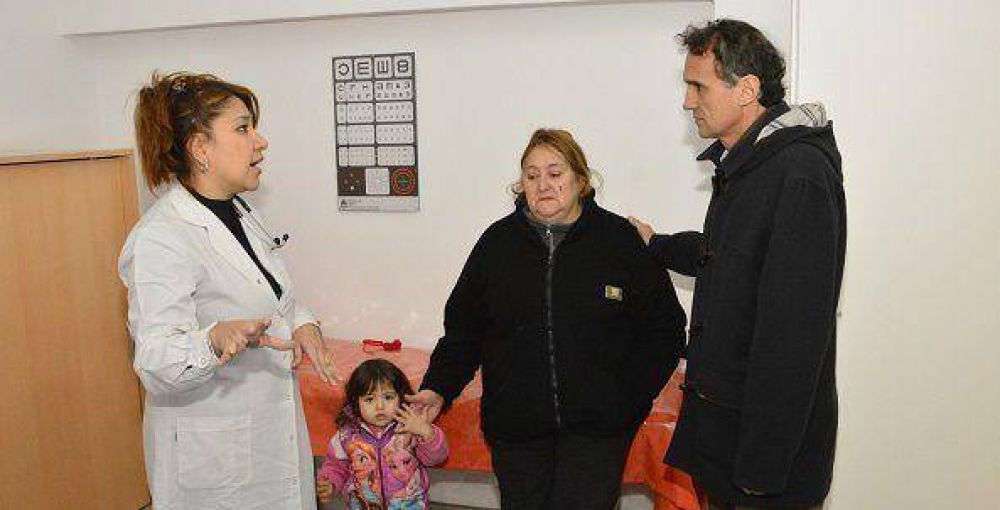 Katopodis recorri� las obras de ampliaci�n para el CAPS N� 12
