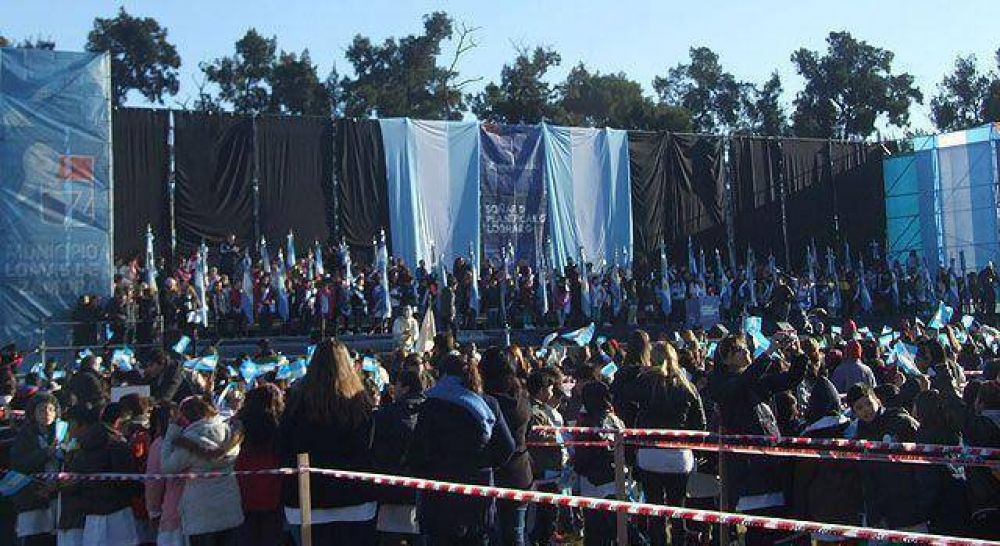 Miles de alumnos prometieron lealtad a la Bandera