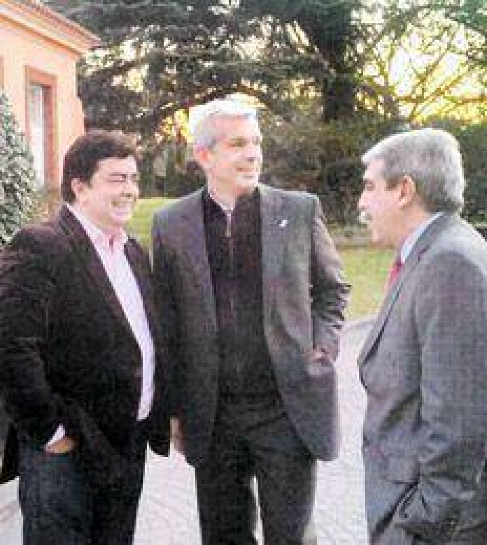 Somos muchos m�s que dos, dicen los tres