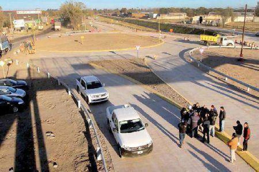 Habilitan una rotonda en la A005 y prometen otra en la Rural