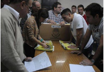 En dos d�as escrutaron el 40% de las urnas y este viernes se iniciar� Rosario