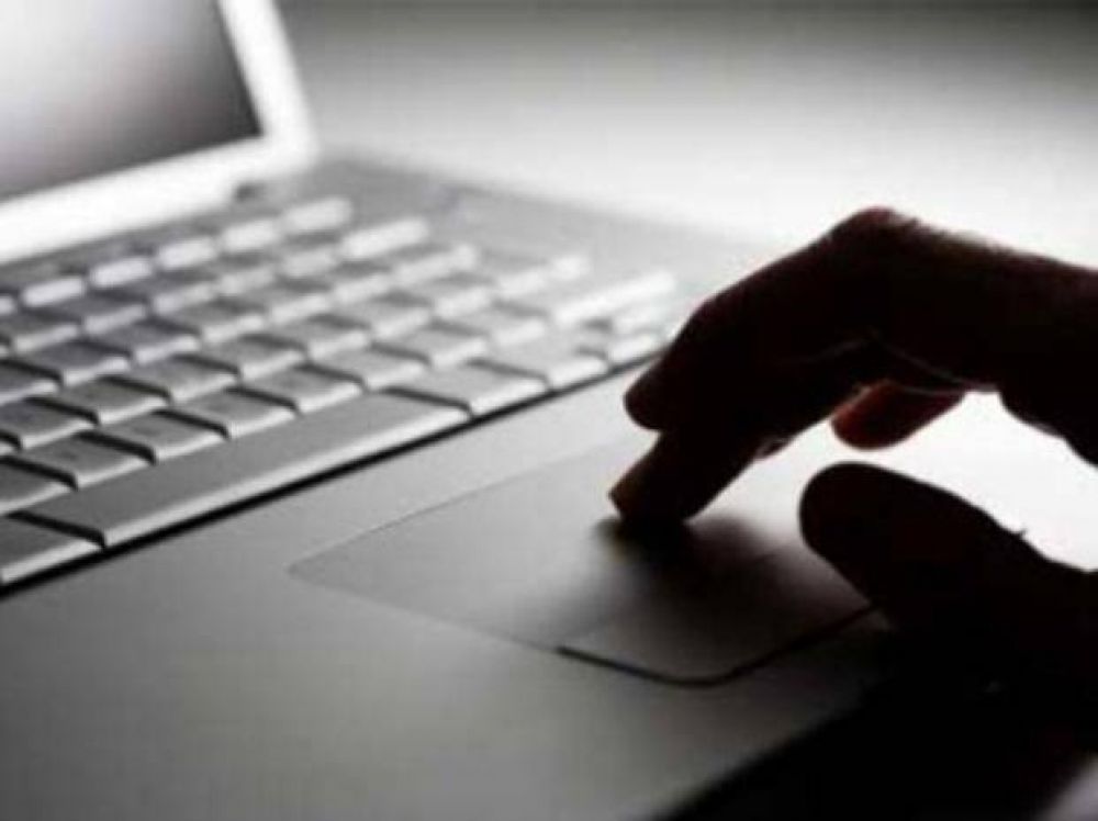 Imputan a un entrenador que acosaba por internet a tres adolescentes