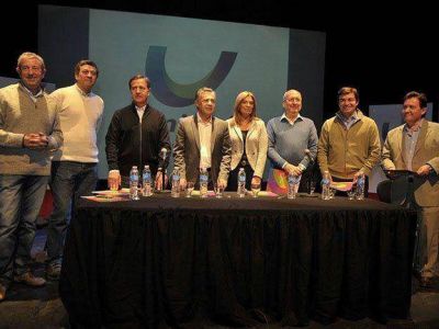 Cornejo cerr� la campa�a con una fuerte apuesta a la integraci�n municipal