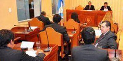 Acusaciones entre concejales por la licitaci�n ca�da