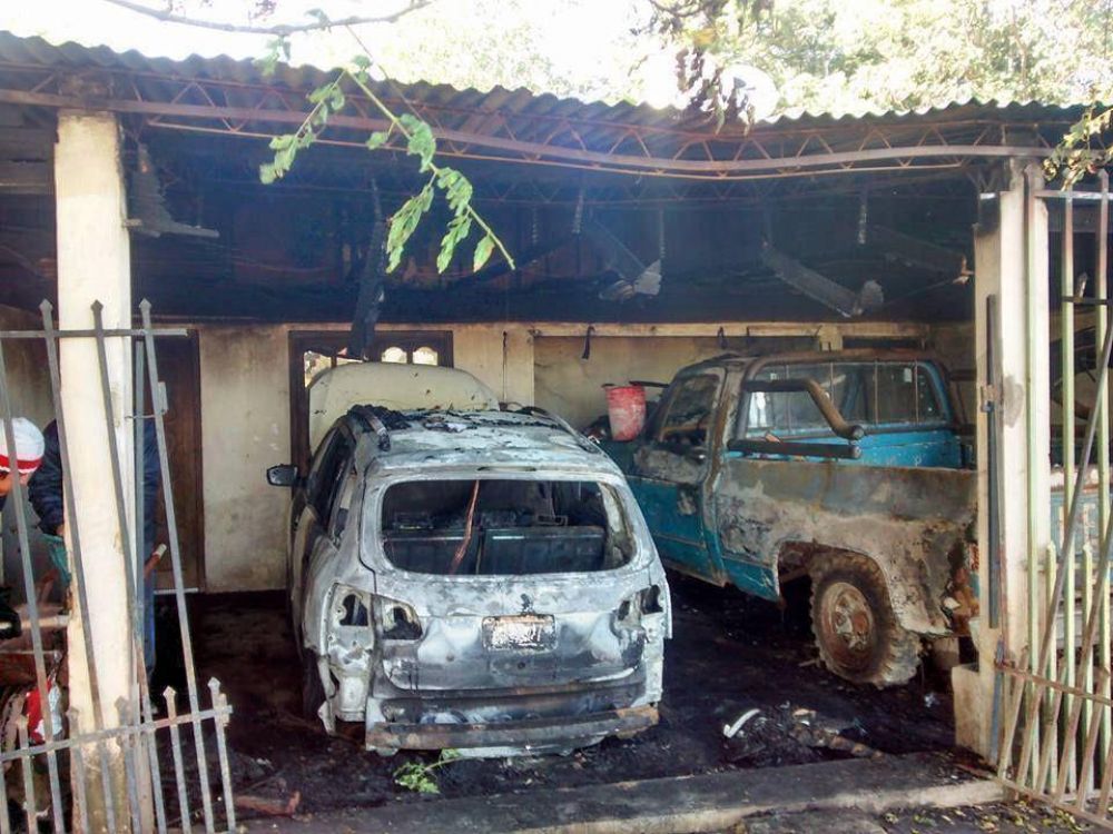 VIOLENCIA QUE NO PARA: Incendian auto y vivienda de un concejal de Ingeniero Juarez: 