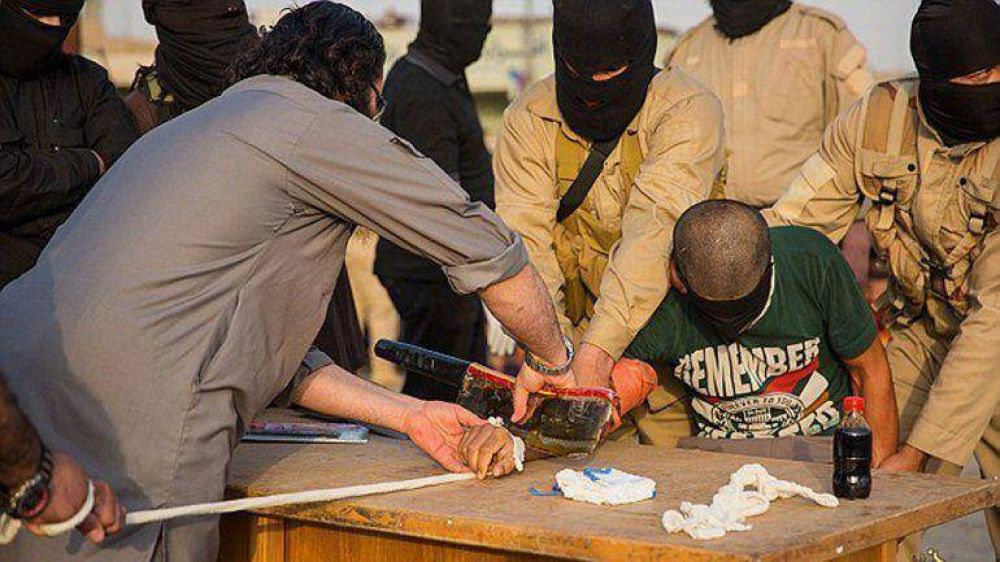 Con un cuchillo de carnicero, el Estado Isl�mico amput� la mano de un ladr�n en Irak