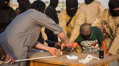 Con un cuchillo de carnicero, el Estado Isl�mico amput� la mano de un ladr�n en Irak