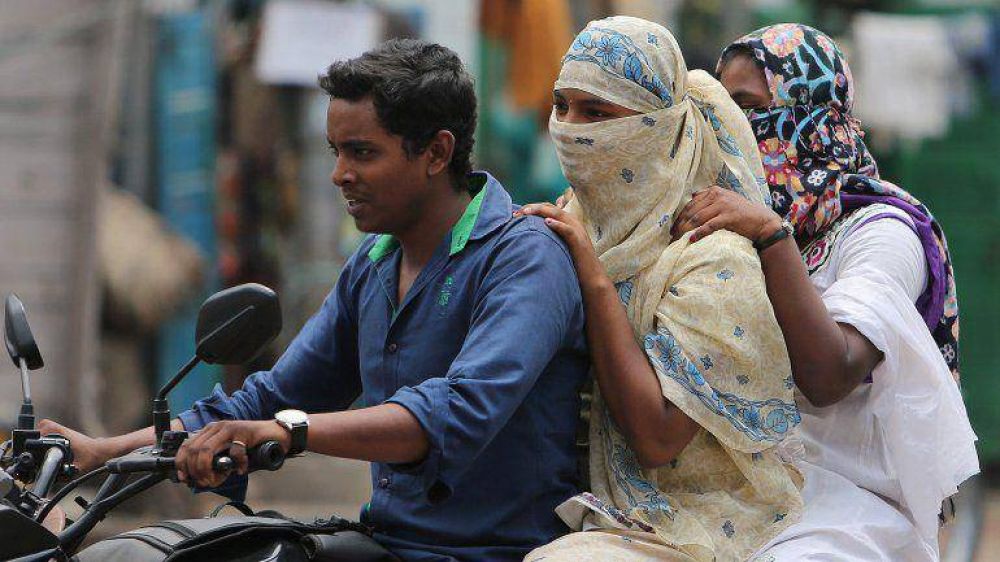 Murieron 33 personas y otras nueve est�n graves tras ingerir alcohol adulterado en la India