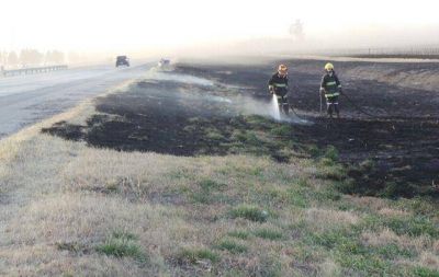 El fuego avanza en La Calera y amenaza a algunas viviendas