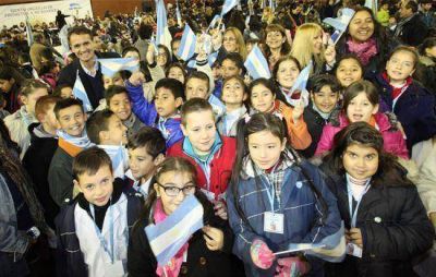 Tres mil alumnos de San Mart�n prometieron lealtad a la Bandera