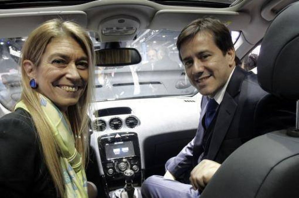 Recalde recorri� el Sal�n del Autom�vil junto a Giorgi y destac� el crecimiento de la industria automotriz