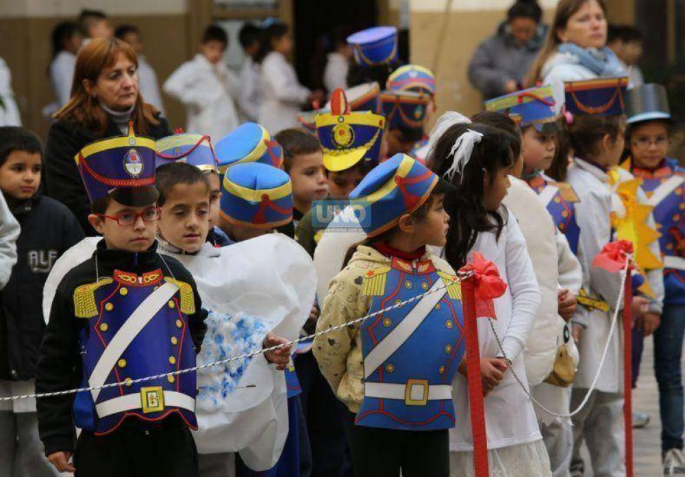 Chicos de 4� grado prometieron honrar a la Bandera Argentina