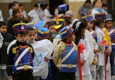 Chicos de 4� grado prometieron honrar a la Bandera Argentina