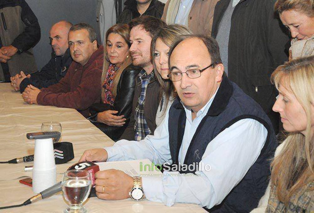 Jos� Luis Salom�n present� a quienes lo acompa�an en su precandidatura