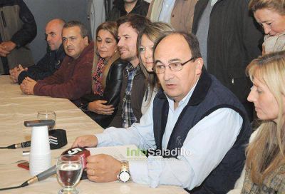 Jos� Luis Salom�n present� a quienes lo acompa�an en su precandidatura