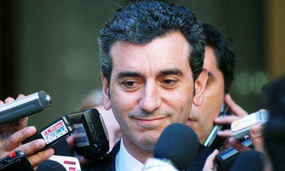 Una hoguera de vanidad consumi� a Randazzo