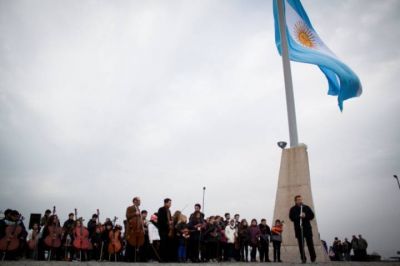 Pulti encabez� el acto oficial por el D�a de la Bandera