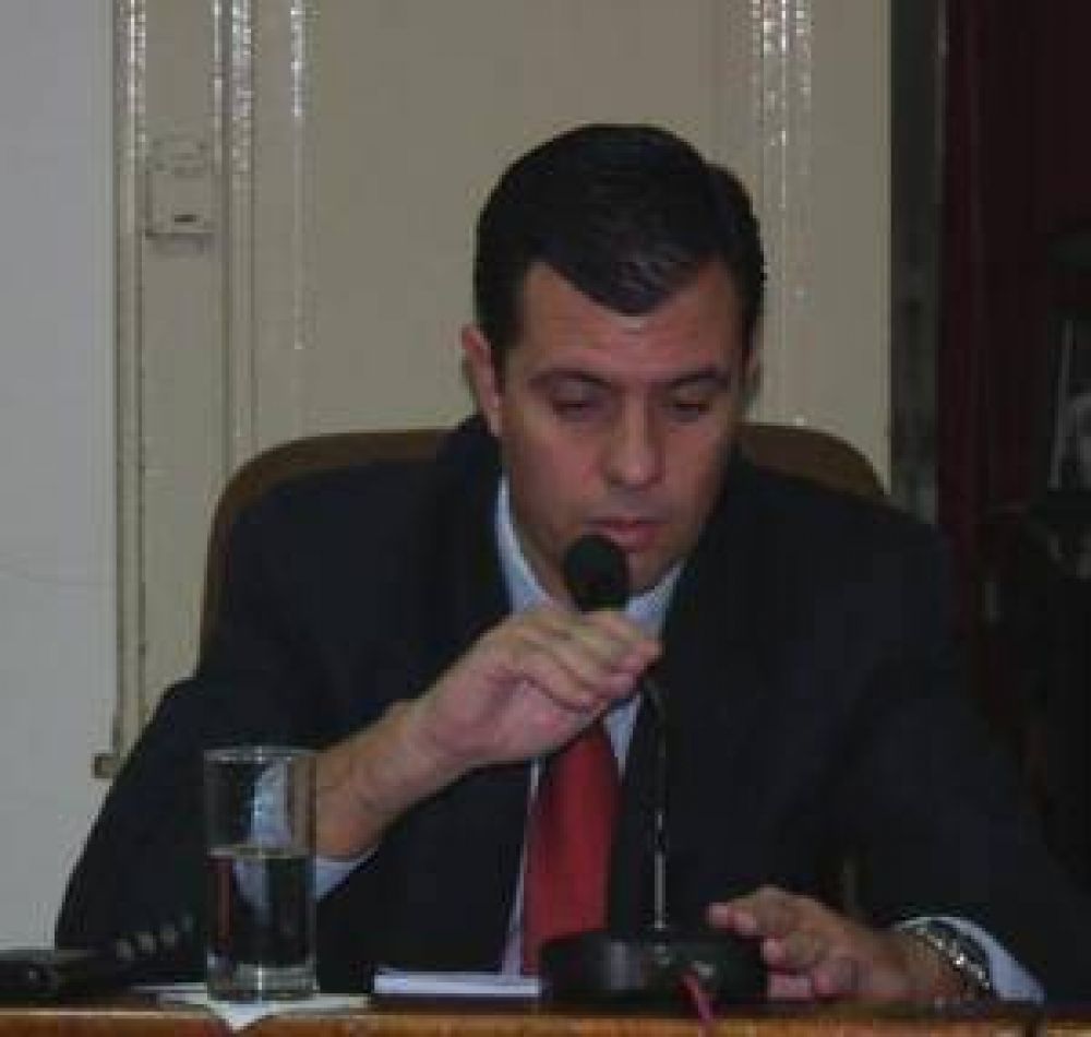 Luis Conti present� su lista