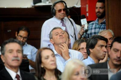 Envuelto en un nuevo esc�ndalo, Mariano Bruera se qued� sin lugar en la lista
