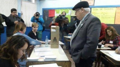Hist�rico: Ciudadano malvinense vot� por primera vez en los comicios fueguinos
