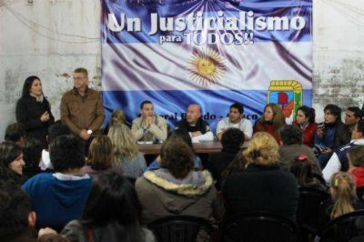 En General Pinedo, el equipo de Peppo y Capitanich fortalece la campa�a local