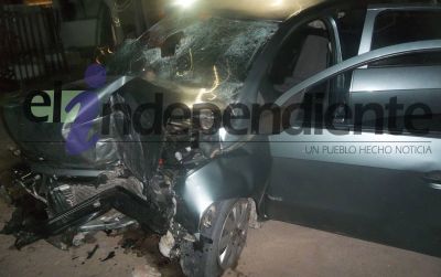 Dos personas fallecieron al estrellarse contra un port�n