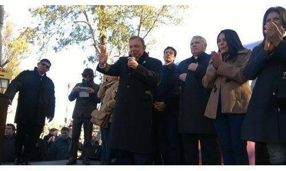 Militantes, funcionarios y familia en la lista de Z�ccaro